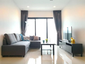 A Stylish High-Floor Suite Next to Komtar JBCC